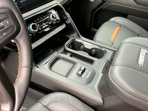 Used 2025 GMC Sierra 2500 AT4 w/ AT4 Premium Plus Package AWD/4WD image 17