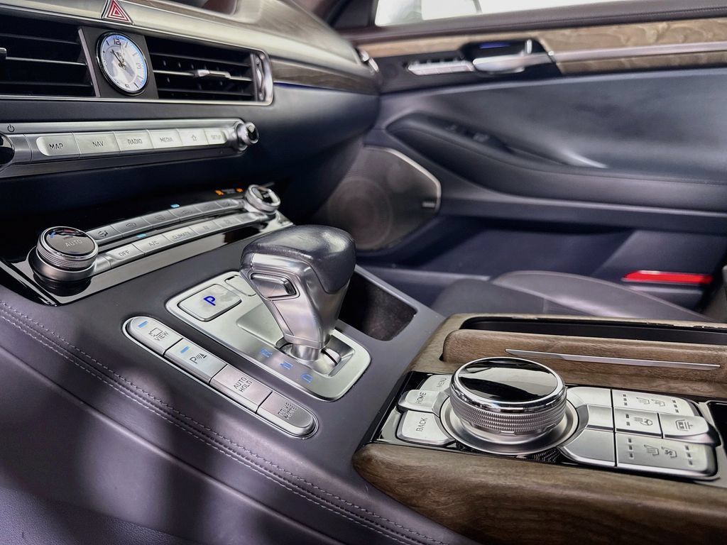 Used 2020 Genesis G90 3.3T Premium RWD image 19