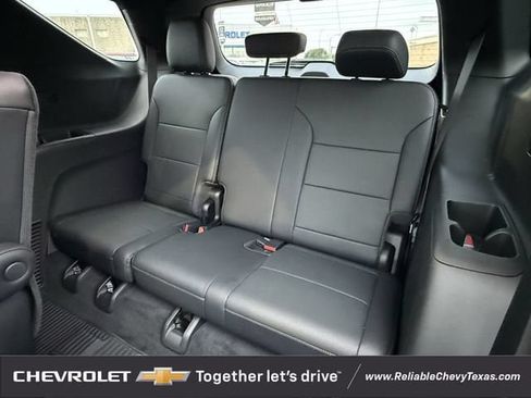 Used 2025 Chevrolet Traverse High Country AWD/4WD image 32