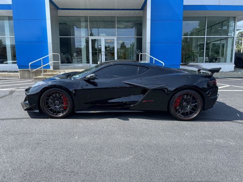 Used 2023 Chevrolet Corvette Z06 w/ Z07 Performance Package RWD image 4