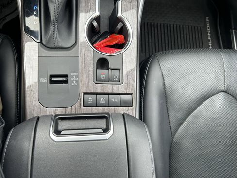 Used 2021 Toyota Highlander Platinum image 34