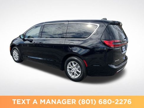 New 2026 Chrysler Pacifica Select FWD image 3