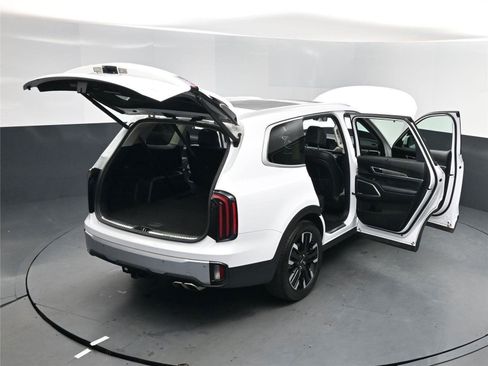 Used 2024 Kia Telluride SX Prestige w/ Towing Package image 17