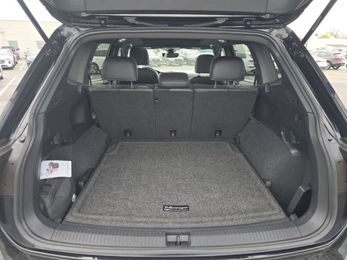 Certified 2023 Volkswagen Tiguan SE R-Line AWD/4WD image 15