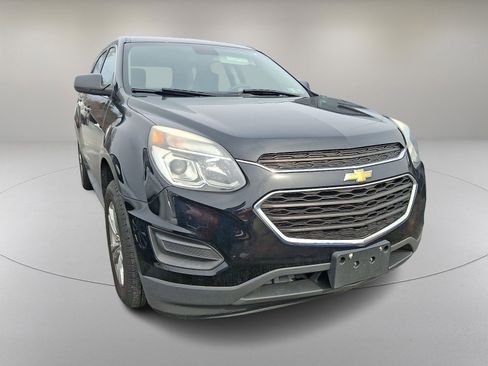 Used 2017 Chevrolet Equinox LS image 2
