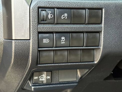 Used 2025 Toyota Tacoma TRD Sport AWD/4WD image 19