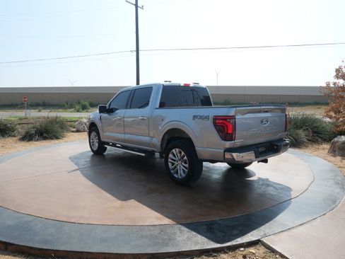 Used 2024 Ford F150 Lariat w/ FX4 Off-Road Package image 4