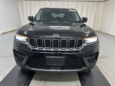 Used 2023 Jeep Grand Cherokee Laredo AWD/4WD image 3