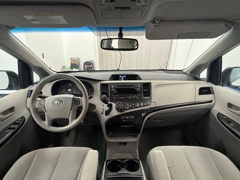 Used 2014 Toyota Sienna LE FWD image 9