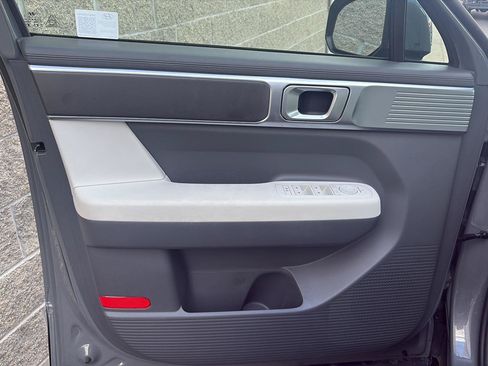Used 2025 Hyundai Santa Fe SE AWD/4WD image 4