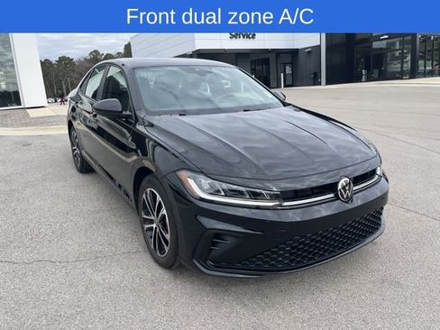 Used 2025 Volkswagen Jetta Sport image 3