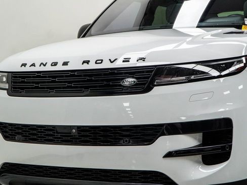 Used 2023 Land Rover Range Rover Sport SE AWD/4WD image 2