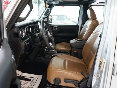 Used 2023 Jeep Wrangler Unlimited Sahara AWD/4WD image 28
