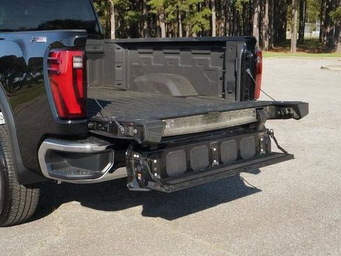 Used 2024 GMC Sierra 2500 SLT w/ SLT Convenience Package AWD/4WD image 12