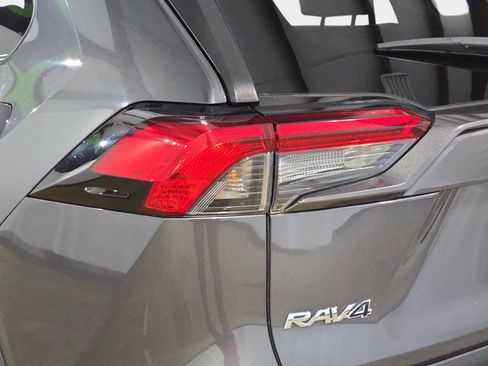 Used 2019 Toyota RAV4 XLE Premium FWD image 31