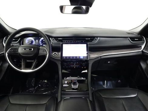 Used 2025 Jeep Grand Cherokee L Limited image 16