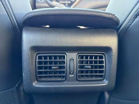 Used 2018 Toyota Camry XLE image 15