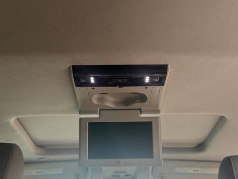 Used 2015 Chevrolet Suburban LT image 20