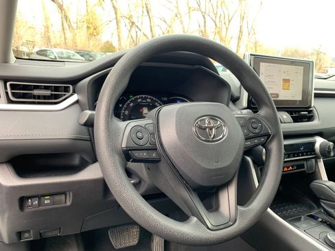 Used 2025 Toyota RAV4 LE image 33