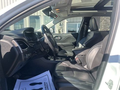 Used 2019 Jeep Cherokee Limited image 12