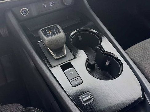 Certified 2023 Nissan Rogue SV FWD image 14