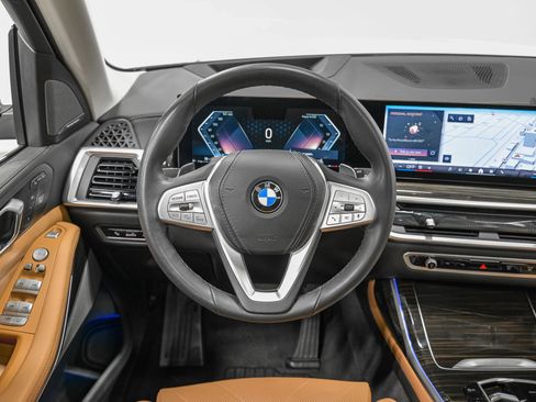 Used 2024 BMW X7 xDrive40i w/ Premium Package image 17