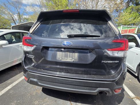 Used 2019 Subaru Forester Premium image 3
