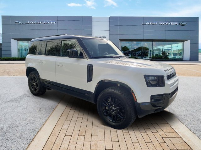 Used 2024 Land Rover Defender 110 X-Dynamic SE AWD/4WD image 3