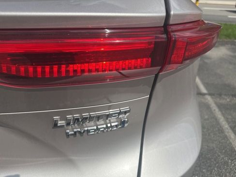 Used 2021 Toyota Venza Limited w/ Advanced Technology Package AWD/4WD image 7