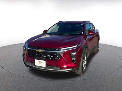 Used 2025 Chevrolet Trax LT w/ LT Convenience Package image 16