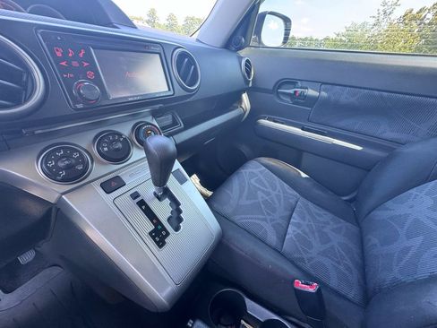 Used 2012 Scion xB FWD image 22