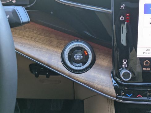 Used 2024 Jeep Grand Wagoneer Series III w/ Rear Seat Video Group 1 image 19