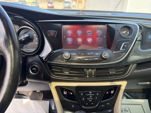 Used 2017 Buick Envision Essence image 10