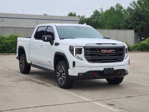 Used 2023 GMC Sierra 1500 AT4 w/ AT4 Preferred Package AWD/4WD image 3