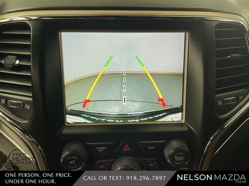 Used 2017 Jeep Grand Cherokee Limited w/ Luxury Group II image 33