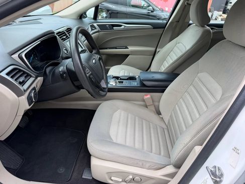 Used 2019 Ford Fusion SE FWD image 15