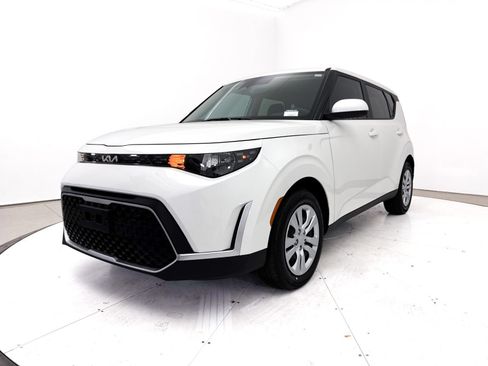Used 2025 Kia Soul LX FWD image 13
