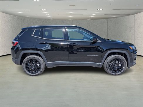 New 2026 Jeep Compass Latitude image 3