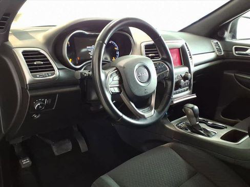 Used 2020 Jeep Grand Cherokee Laredo image 9