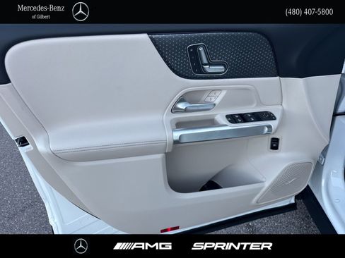 New 2026 Mercedes-Benz GLB 250 image 10