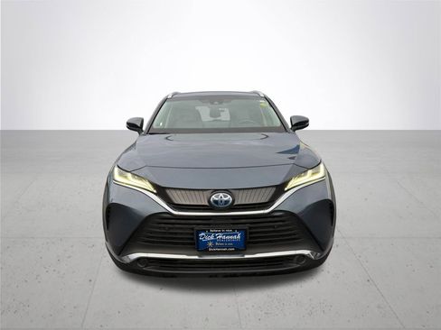 Used 2022 Toyota Venza XLE image 3