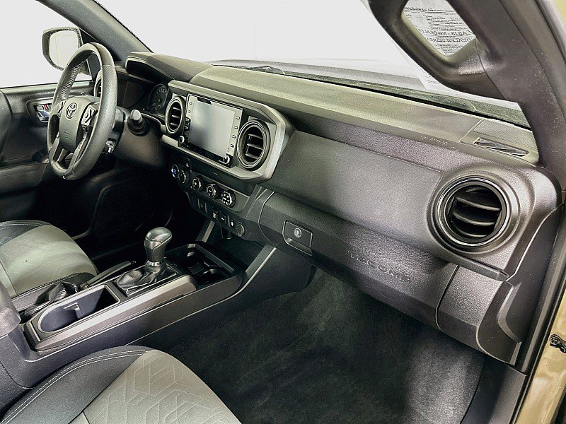 Used 2020 Toyota Tacoma TRD Off-Road AWD/4WD image 25