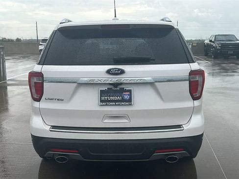 Used 2018 Ford Explorer Limited w/ Equipment Group 301A FWD image 12