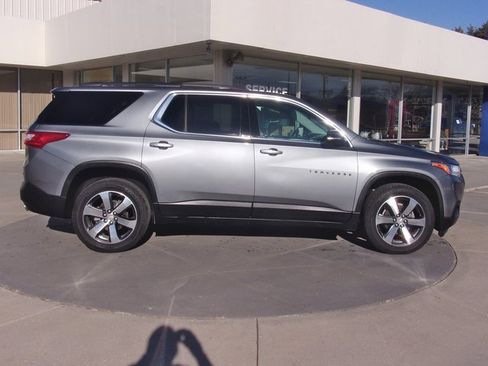 Used 2020 Chevrolet Traverse LT w/ LT Premium Package image 13