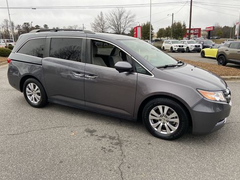 Used 2016 Honda Odyssey SE image 3