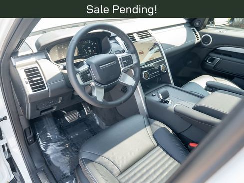 Certified 2025 Land Rover Discovery Dynamic SE AWD/4WD image 12