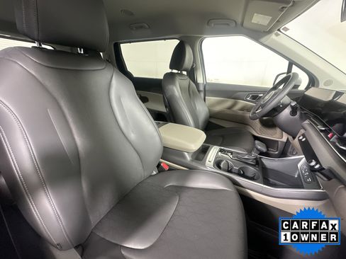 Used 2026 Kia Carnival EX image 23