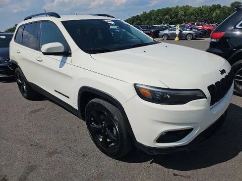 Used 2019 Jeep Cherokee Latitude Plus AWD/4WD image 3