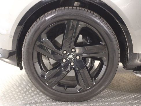 Used 2025 Land Rover Discovery Metropolitan Edition AWD/4WD image 15