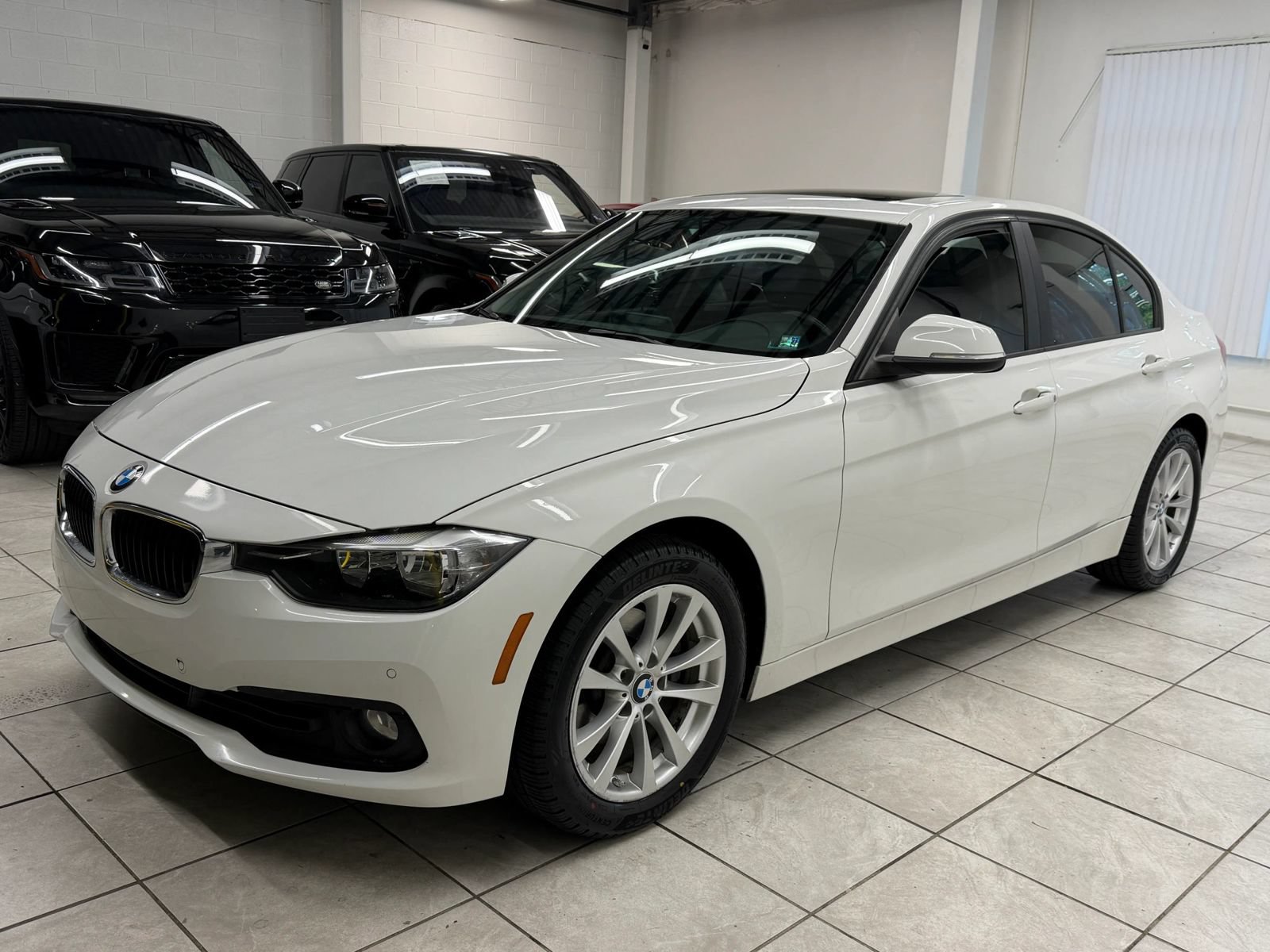 Used 2017 BMW 320i Sedan RWD image 3
